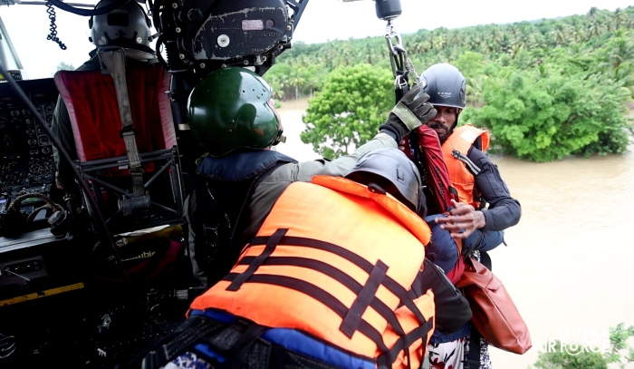 SLAF BELL
212 RESCUES THREE PERSONS STRANDED BY FLOODS IN MAHAWA (ELLA)