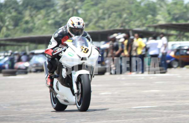 Weerasinghe and Caldera shine at SLAF Rotherham Circuit Meet 2010
