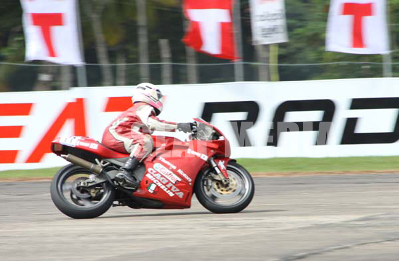 Weerasinghe and Caldera shine at SLAF Rotherham Circuit Meet 2010