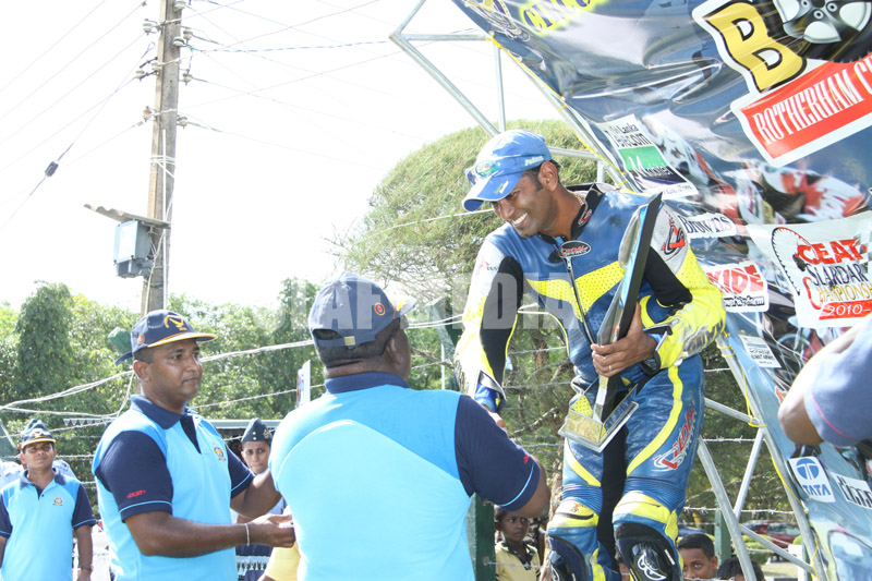 Weerasinghe and Caldera shine at SLAF Rotherham Circuit Meet 2010