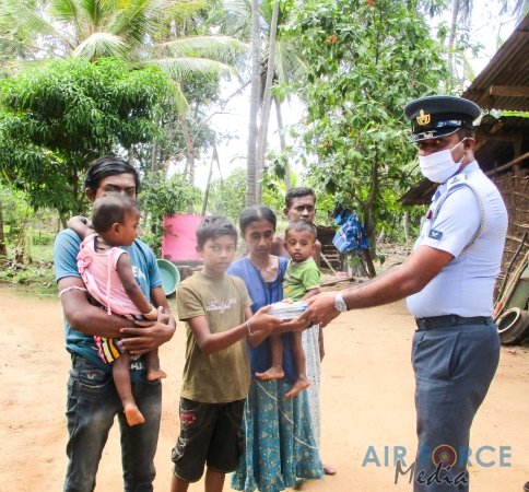 SLAF Station Sigiriya Distributes Dry Ration Packs in view of 35th Anniversary.