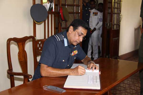 The Commander of the Air Force Air Chief Marshall Roshan Goonetilleke was the Chief Guest Sir John Kothalawala Defence university