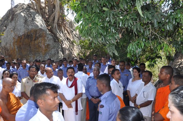 Unveiling of Buddha Statue by H.E. the President at Sithul Pauwa
Raja Maha Viharaya