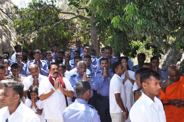 Unveiling of Buddha Statue by H.E. the President at Sithul Pauwa
Raja Maha Viharaya