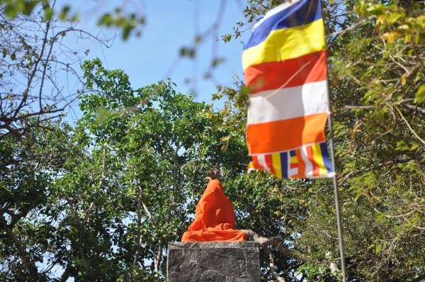 Unveiling
of Buddha Statue by H.E. the President at Sithul Pauwa Raja Maha
Viharaya