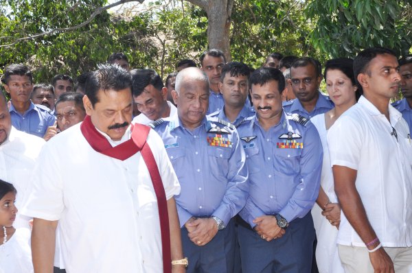 Unveiling of Buddha Statue by H.E. the President at Sithul Pauwa
Raja Maha Viharaya