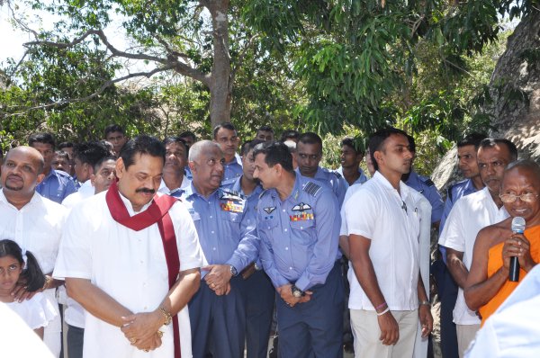 Unveiling of Buddha Statue by H.E. the President at Sithul Pauwa
Raja Maha Viharaya
