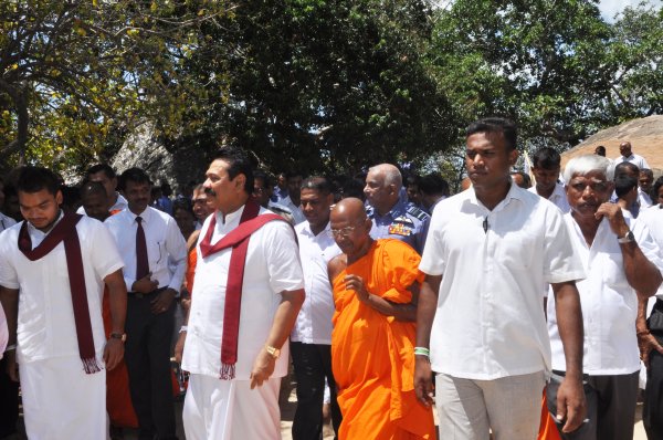 Unveiling of Buddha Statue by H.E. the President at Sithul Pauwa
Raja Maha Viharaya
