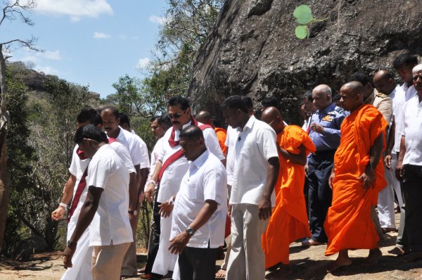Unveiling of Buddha Statue by H.E. the President at Sithul Pauwa
Raja Maha Viharaya