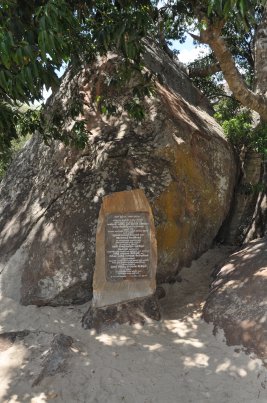 Unveiling of Buddha Statue by H.E. the President at Sithul Pauwa
Raja Maha Viharaya