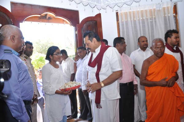 Unveiling
of Buddha Statue by H.E. the President at Sithul Pauwa Raja Maha
Viharaya
