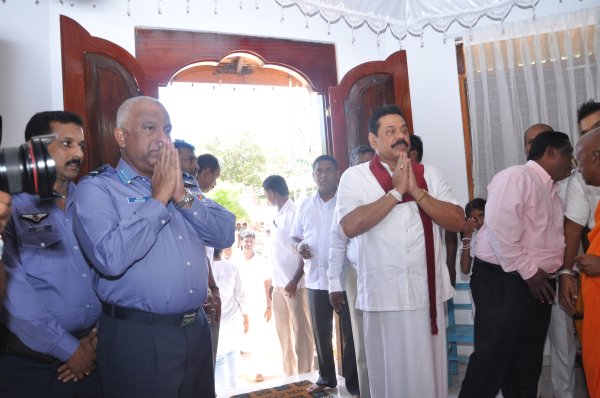Unveiling
of Buddha Statue by H.E. the President at Sithul Pauwa Raja Maha
Viharaya