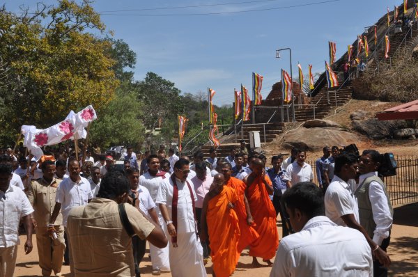 Unveiling
of Buddha Statue by H.E. the President at Sithul Pauwa Raja Maha
Viharaya