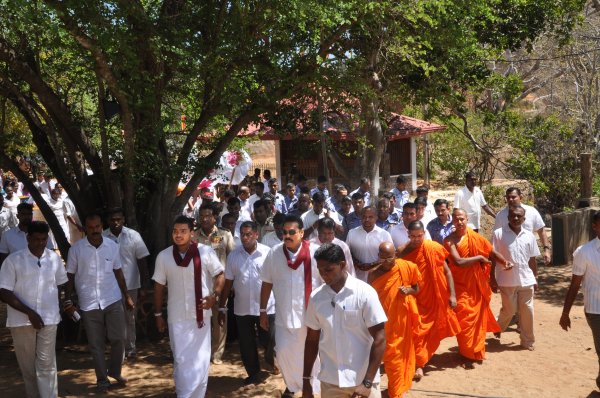 Unveiling
of Buddha Statue by H.E. the President at Sithul Pauwa Raja Maha
Viharaya