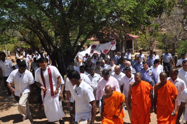 Unveiling
of Buddha Statue by H.E. the President at Sithul Pauwa Raja Maha
Viharaya
