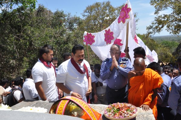 Unveiling
of Buddha Statue by H.E. the President at Sithul Pauwa Raja Maha
Viharaya