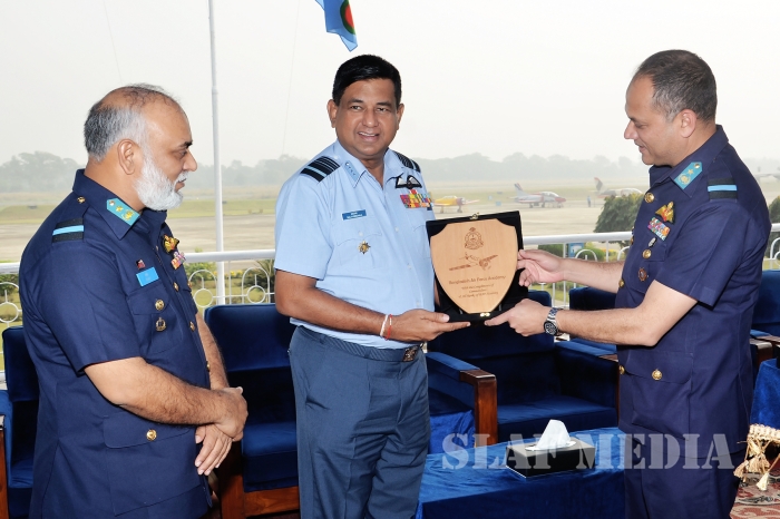 Commander of the Sri Lanka Air Force Visits Bangladesh