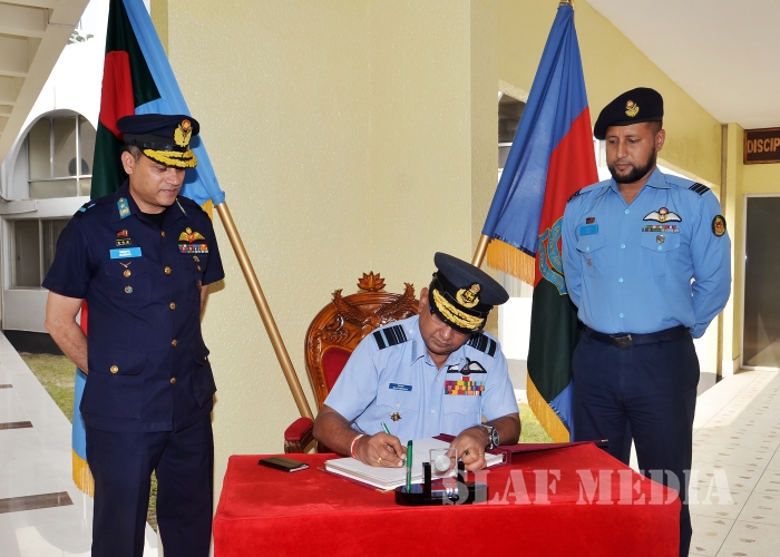 Commander of the Sri Lanka Air Force Visits Bangladesh