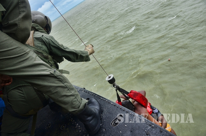 SLAF Rescued Capsized Fishermen in Negombo Pitipana Sea