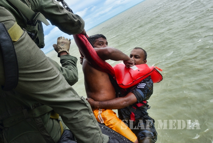 SLAF Rescued Capsized Fishermen in Negombo Pitipana Sea