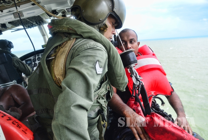 SLAF Rescued Capsized Fishermen in Negombo Pitipana Sea