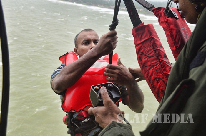 SLAF Rescued Capsized Fishermen in Negombo Pitipana Sea