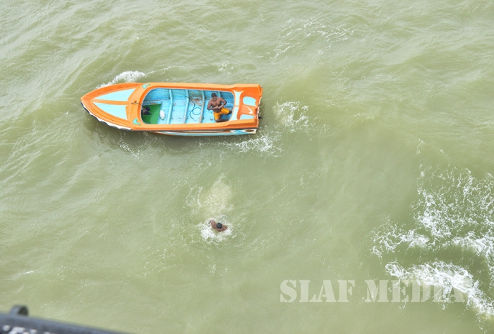 SLAF Rescued Capsized Fishermen in Negombo Pitipana Sea