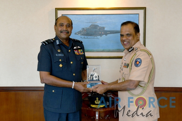 Commandant of the Special Task Force Calls on Commander