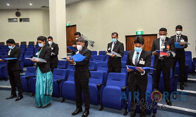 NEWLY ENLISTED STUDENT OFFICERS TAKE OATHS