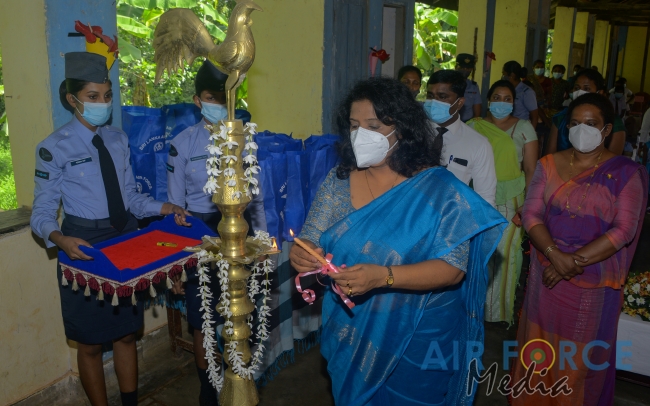 SLAF SEVA VANITHA UNIT MAKES SPECIAL DONATION PROGRAMME AT 'THABUTHTHEGEMA' ZONAL EDUCATION DIVISION