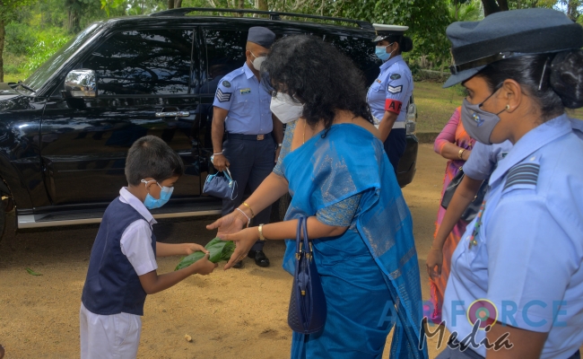 SLAF SEVA VANITHA UNIT MAKES SPECIAL DONATION PROGRAMME AT 'THABUTHTHEGEMA' ZONAL EDUCATION DIVISION