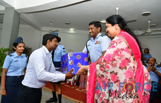 Seva Vanitha Unit SLAF Station Colombo Conducts Book Donation Campaign
