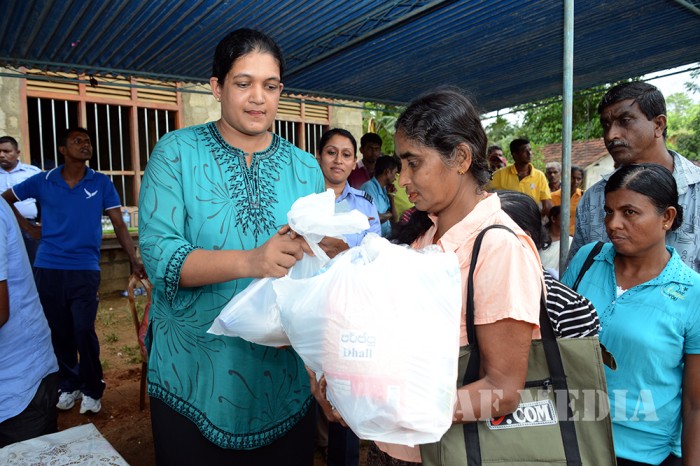 SLAF Seva Vanitha Unit Distributes Flood Relief Goods