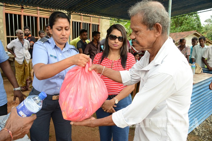 SLAF Seva Vanitha Unit Distributes Flood Relief Goods