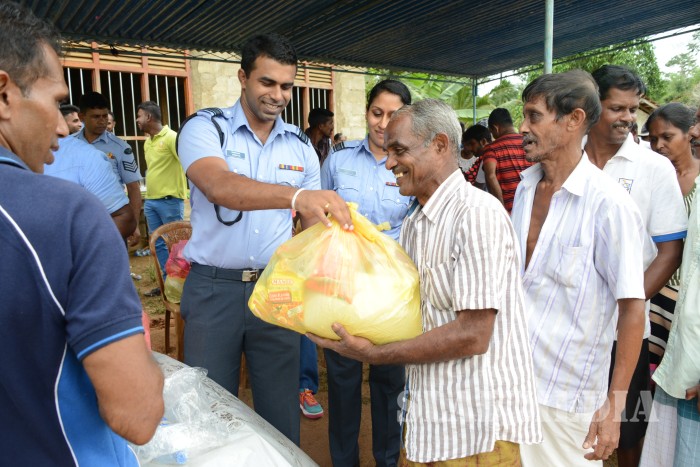 SLAF Seva Vanitha Unit Distributes Flood Relief Goods
