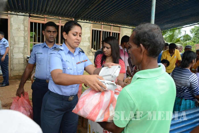 SLAF Seva Vanitha Unit Distributes Flood Relief Goods
