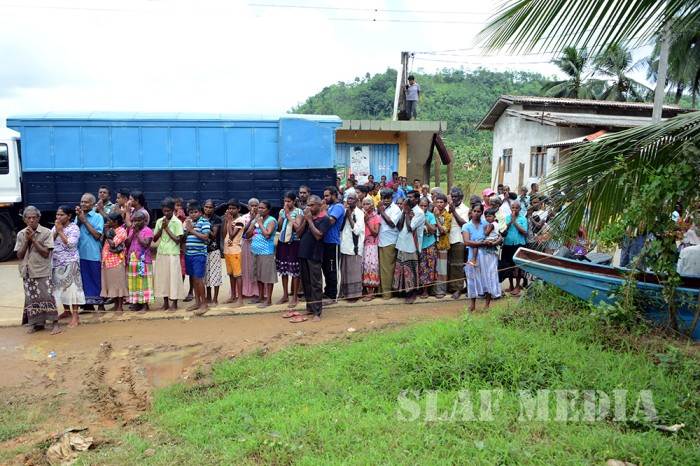 SLAF Seva Vanitha Unit Distributes Flood Relief Goods