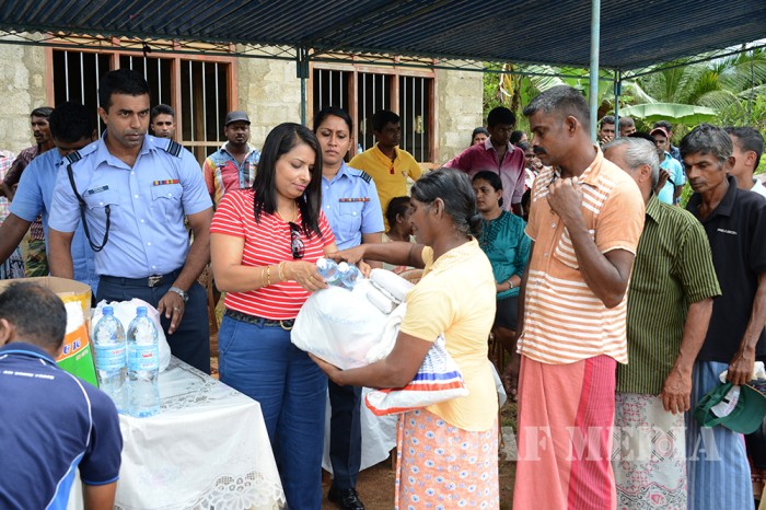 SLAF Seva Vanitha Unit Distributes Flood Relief Goods