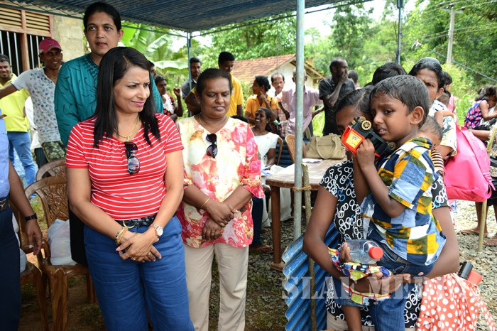 SLAF Seva Vanitha Unit Distributes Flood Relief Goods