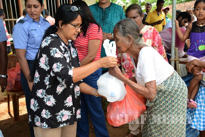 SLAF Seva Vanitha Unit Distributes Flood Relief Goods