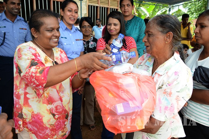 SLAF Seva Vanitha Unit Distributes Flood Relief Goods