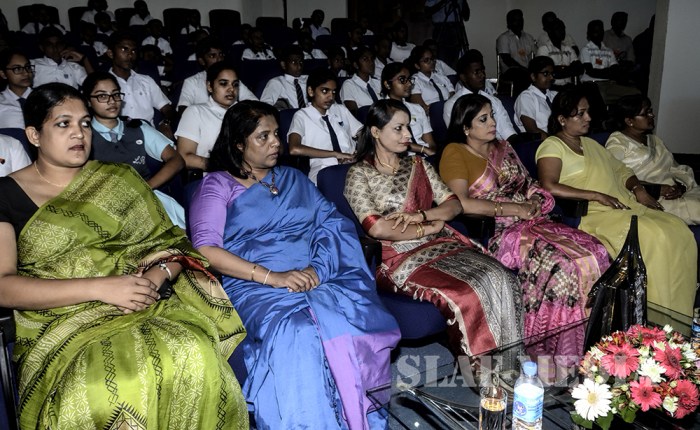 Air Force Scholarship Programme and Gifts for Students