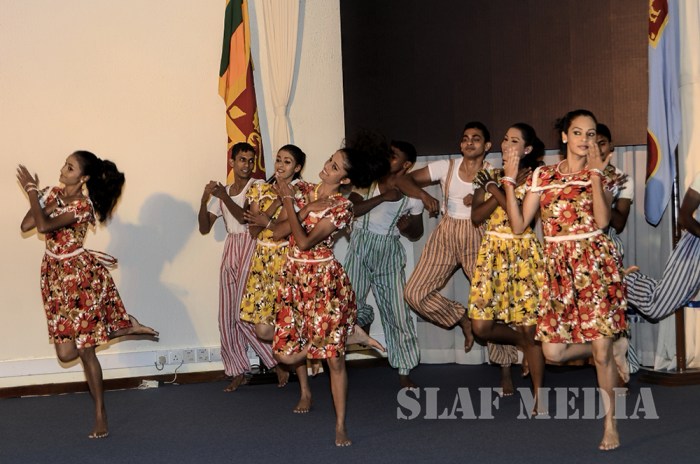 Air Force Scholarship Programme and Gifts for Students