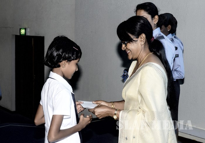 Air Force Scholarship Programme and Gifts for Students