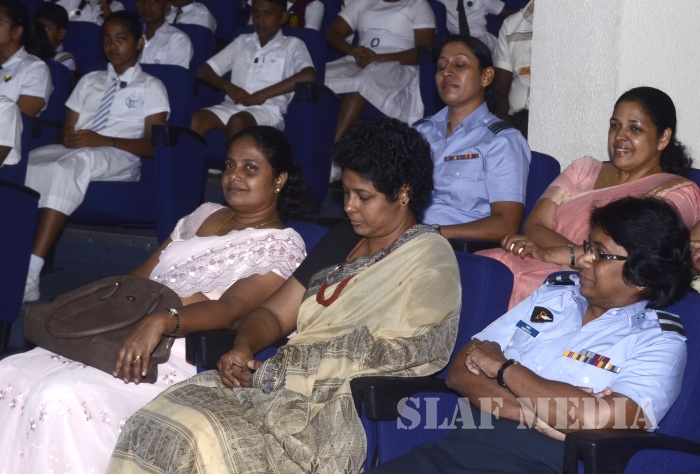 Air Force Scholarship Programme and Gifts for Students