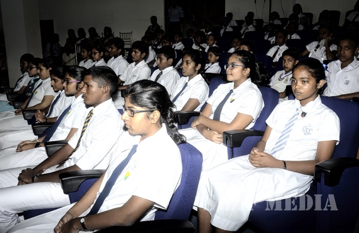 Air Force Scholarship Programme and Gifts for Students