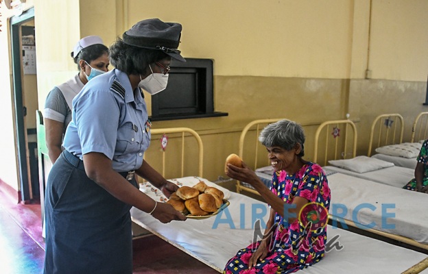 SLAF Base Katunayake Visits Word No 3 of the Mulleriyawa Hospital