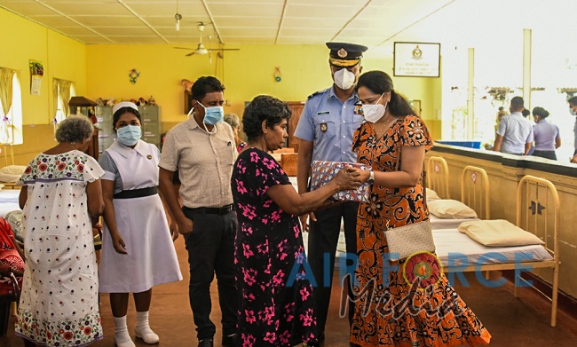 SLAF Base Katunayake Visits Word No 3 of the Mulleriyawa Hospital