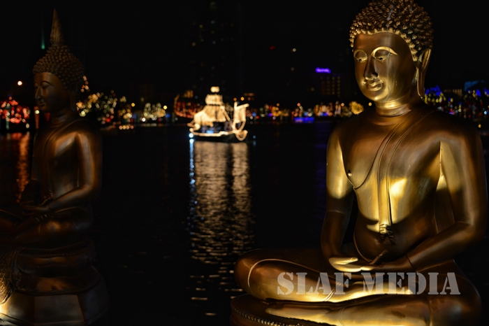 Commander of SLAF Switches On Lights at the Gangarama Vesak Kalapaya