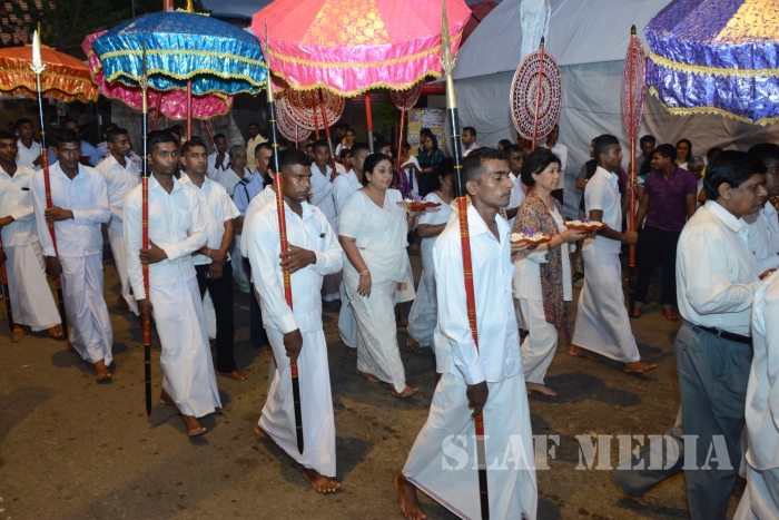 Commander of SLAF Switches On Lights at the Gangarama Vesak Kalapaya